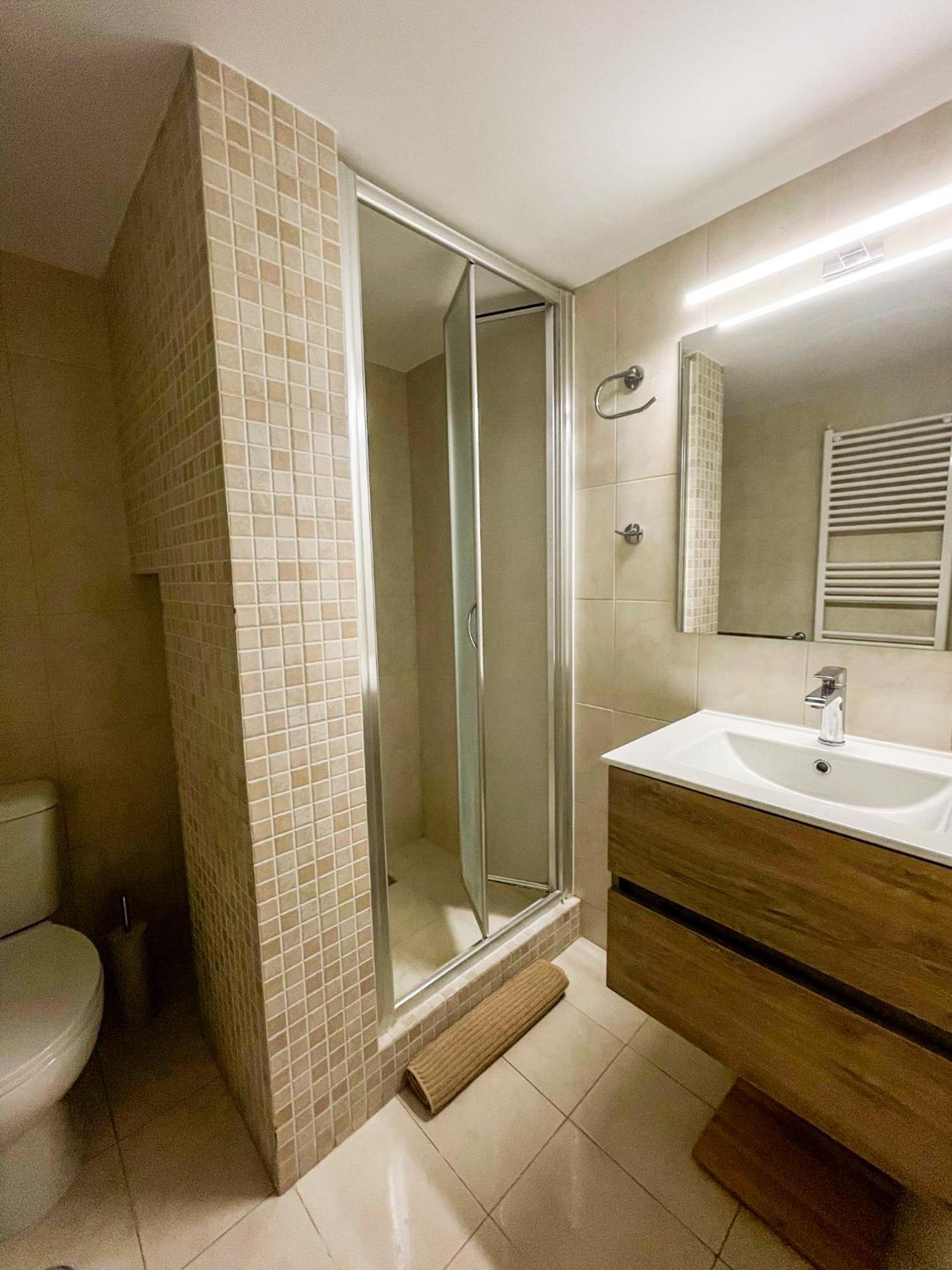 Apartment Near Metro + Port ピレウス エクステリア 写真