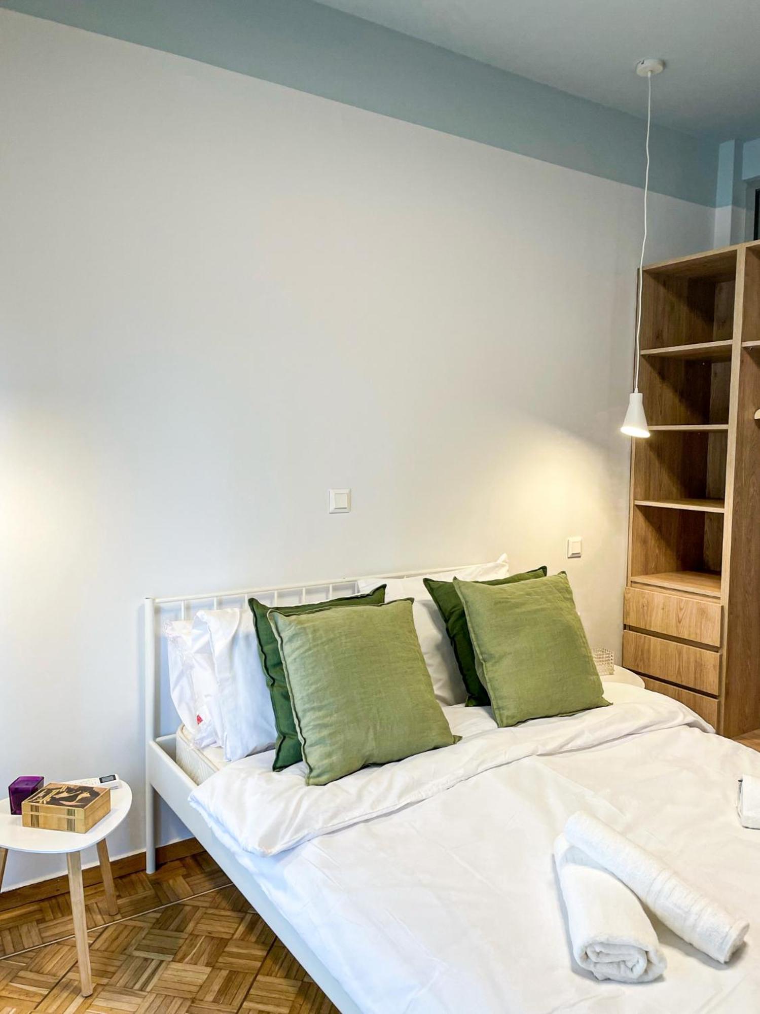 Apartment Near Metro + Port ピレウス エクステリア 写真