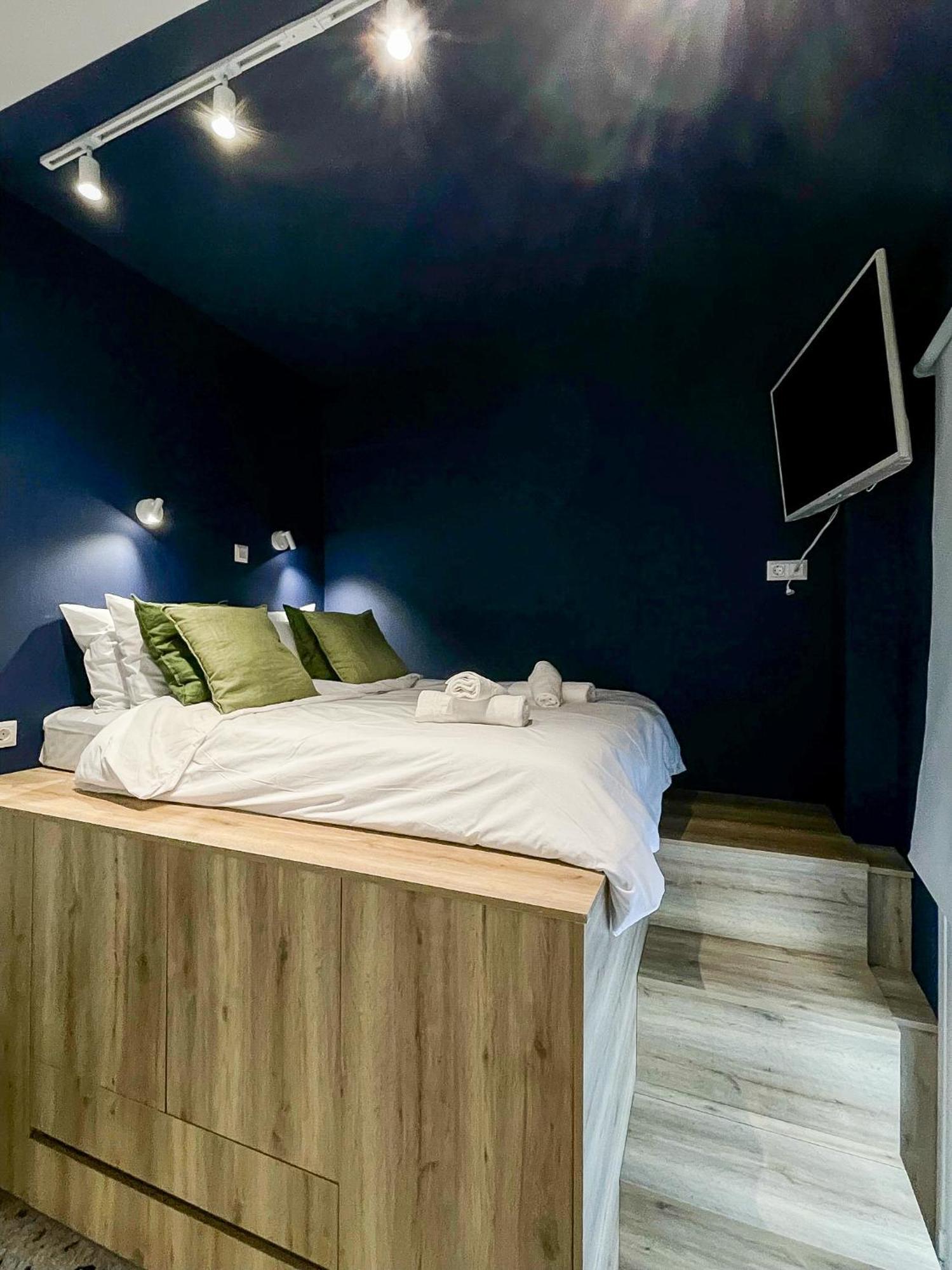 Apartment Near Metro + Port ピレウス エクステリア 写真