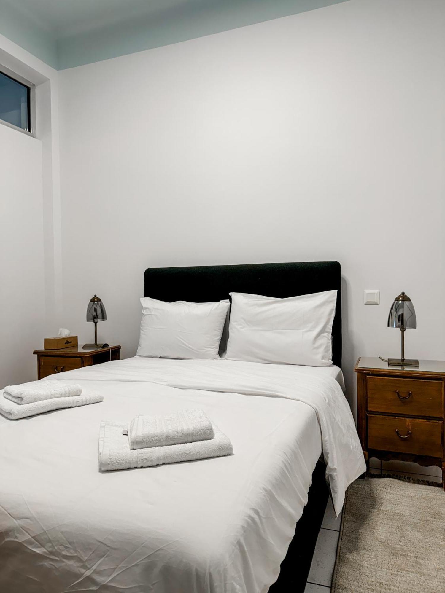 Apartment Near Metro + Port ピレウス エクステリア 写真